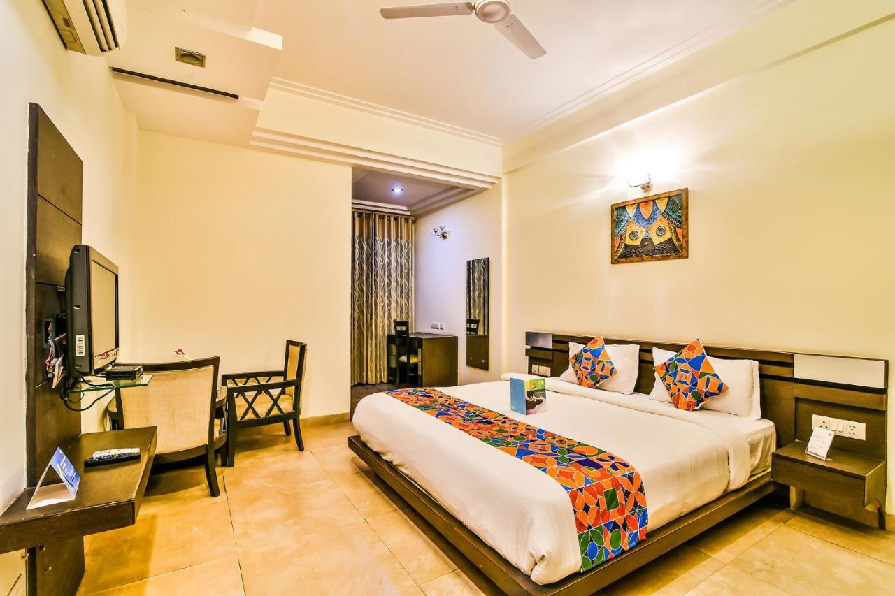 Fabhotel Oasis Dlf Phase 3 Gurgaon Exterior photo